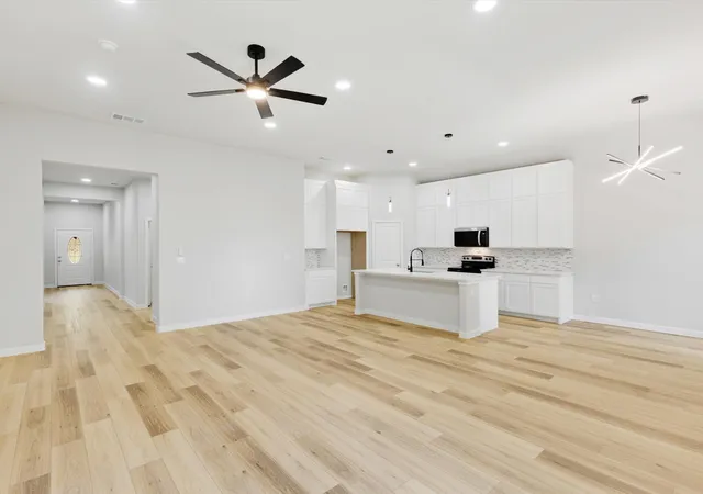 Photo 4 of Single family home for sale at 106 Bowers St, Seagoville, TX 75159 | MLS# 21368881 | Listing updated on 2026-09-25