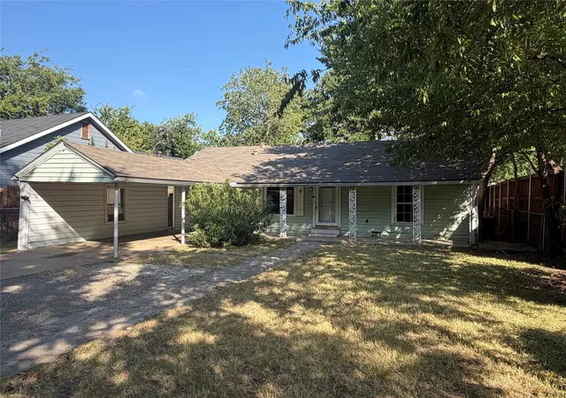 Single family home for sale at 2409 W Amherst Ave, Dallas, TX 75235 | MLS# 21368913