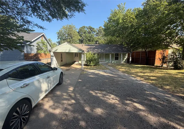 Photo 3 of Single family home for sale at 2409 W Amherst Ave, Dallas, TX 75235 | MLS# 21368913 | Listing updated on 2026-09-11
