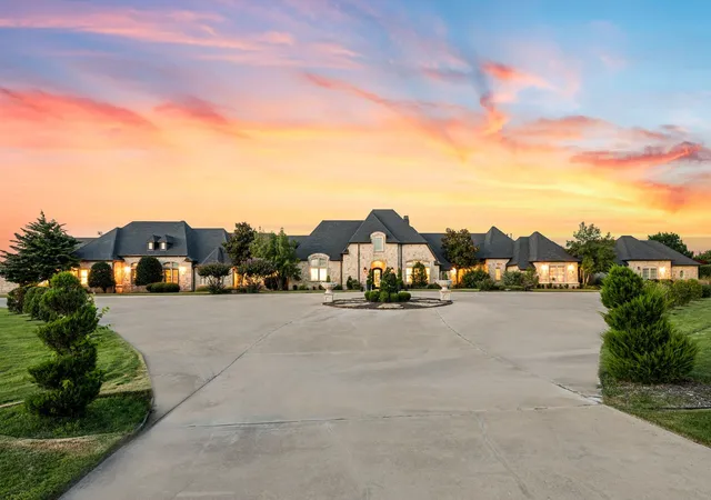 Photo 1 of Single family home for sale at 1705 Bison Meadow Ln, Heath, TX 75032 | MLS# 21368826 | Listing updated on 2026-10-01