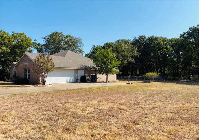 Photo 3 of Single family home for sale at 6703 Lejeune Ct, Granbury, TX 76049 | MLS# 21368778 | Listing updated on 2026-09-13