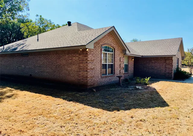Photo 4 of Single family home for sale at 6703 Lejeune Ct, Granbury, TX 76049 | MLS# 21368778 | Listing updated on 2026-09-13