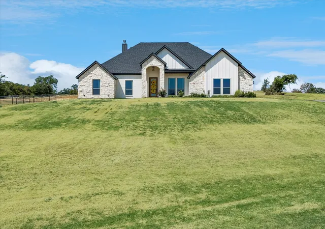 Photo 1 of Single family home for sale at 10020 Valley Oak Ct, Springtown, TX 76082 | MLS# 21367364 | Listing updated on 2026-09-08