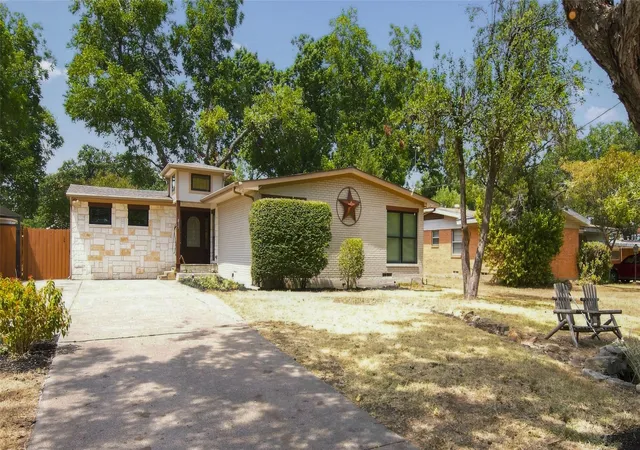 Photo 2 of Single family home for sale at 815 National Dr, Irving, TX 75060 | MLS# 21367959 | Listing updated on 2026-09-08
