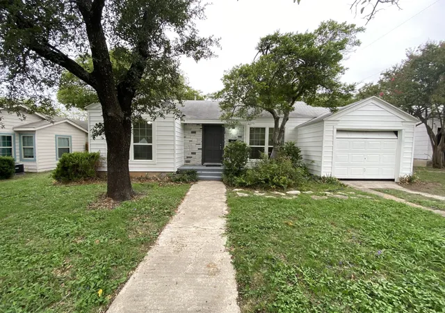 Photo 1 of Sale Pending at 7312 Gaston Ave, Fort Worth, TX 76116 | MLS# 21369024 | Listing updated on 2026-09-30