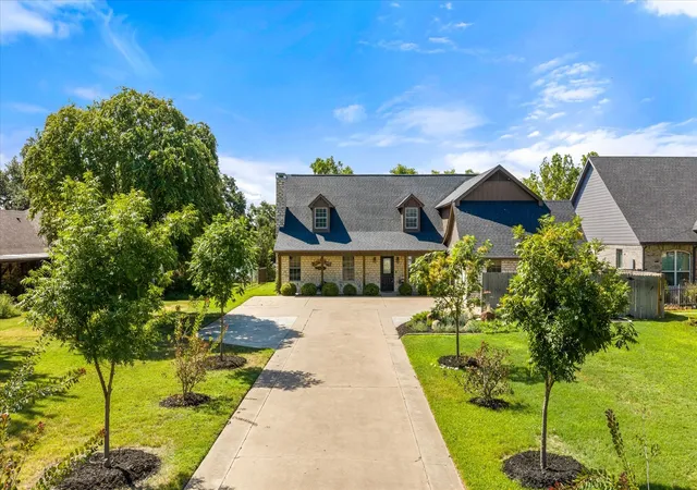 Photo 1 of Single family home for sale at 109 Casas Del Sur St, Granbury, TX 76049 | MLS# 21365977 | Listing updated on 2026-09-16