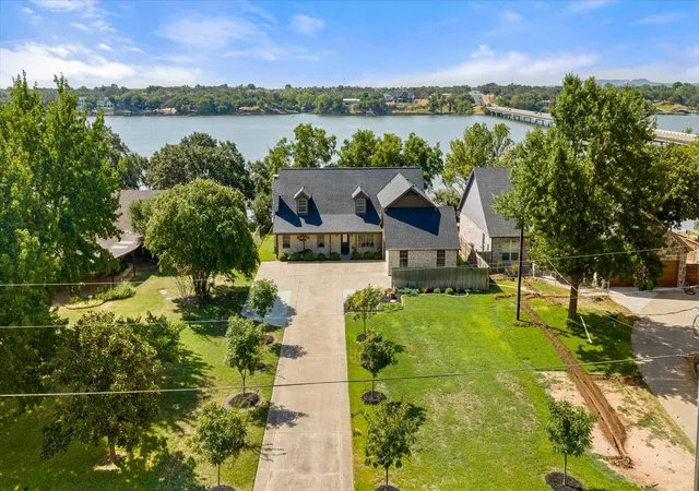 Photo 3 of Single family home for sale at 109 Casas Del Sur St, Granbury, TX 76049 | MLS# 21365977 | Listing updated on 2026-09-16