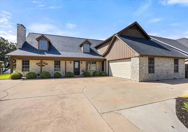 Photo 3 of Single family home for sale at 109 Casas Del Sur St, Granbury, TX 76049 | MLS# 21365977 | Listing updated on 2026-09-16