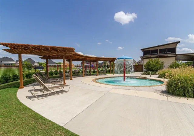 Photo 4 of Single family home for sale at 922 Goldenwave Trl, Wylie, TX 75098 | MLS# 21369043 | Listing updated on 2026-10-20