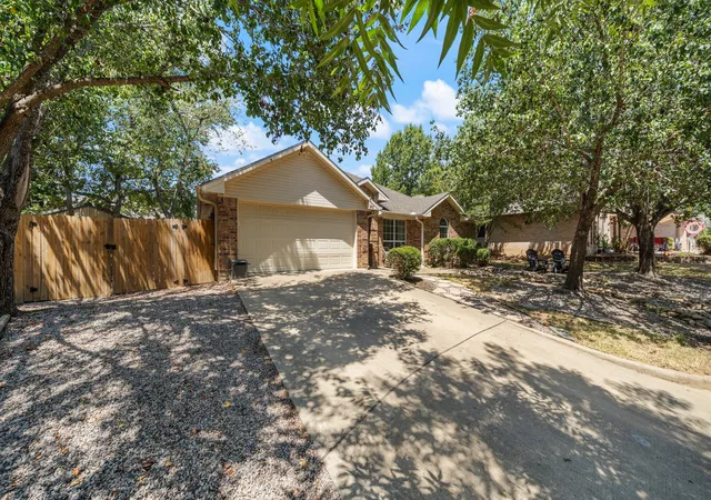 Photo 1 of Single family home for sale at 362 River Oaks Ln, Canton, TX 75103 | MLS# 21369018 | Listing updated on 2026-09-18