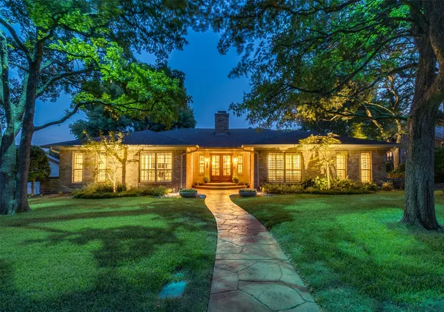 Photo 2 of Single family home for sale at 313 Arborcrest Dr, Richardson, TX 75080 | MLS# 21364609 | Listing updated on 2026-09-11
