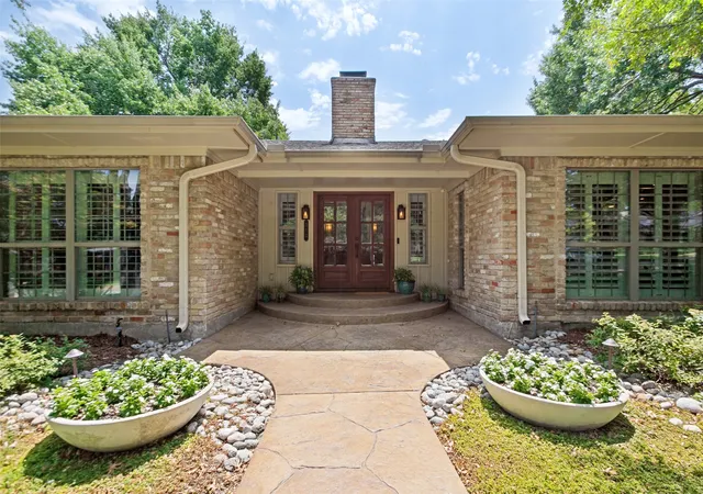 Photo 3 of Single family home for sale at 313 Arborcrest Dr, Richardson, TX 75080 | MLS# 21364609 | Listing updated on 2026-10-03