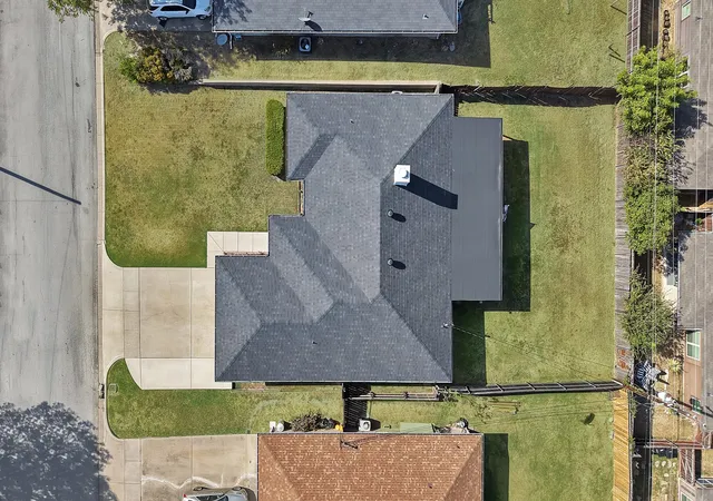 Photo 4 of Sale Pending at 4925 Saint Thomas Pl, Fort Worth, TX 76135 | MLS# 21368131 | Listing updated on 2026-09-09