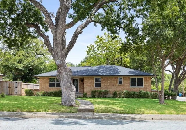 Photo 1 of Single family home for sale at 600 N Young Blvd, De Soto, TX 75115 | MLS# 21369178 | Listing updated on 2026-09-09