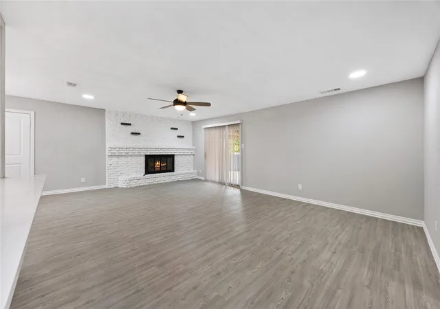 Photo 4 of Single family home for sale at 600 N Young Blvd, De Soto, TX 75115 | MLS# 21369178 | Listing updated on 2026-09-09