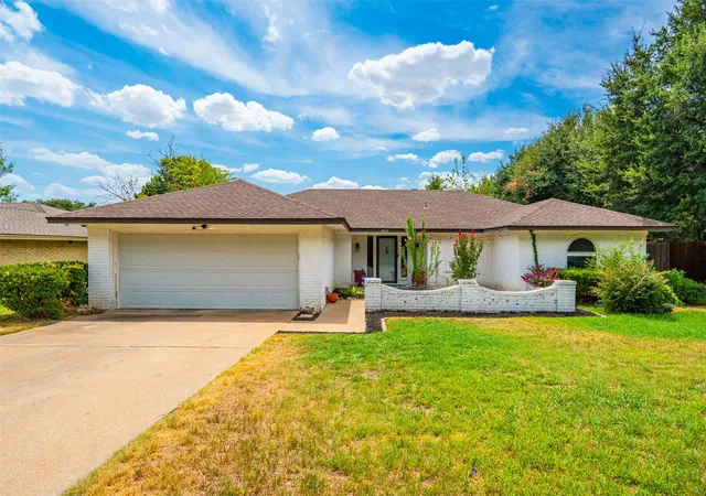 Photo 3 of Single family home for sale at 4633 Saldana Dr, Fort Worth, TX 76133 | MLS# 21369211 | Listing updated on 2026-10-05