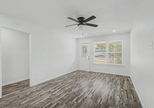 Photo 3 of Single family home for sale at 1209 Grinnell St, Dallas, TX 75216 | MLS# 21369256 | Listing updated on 2026-09-13