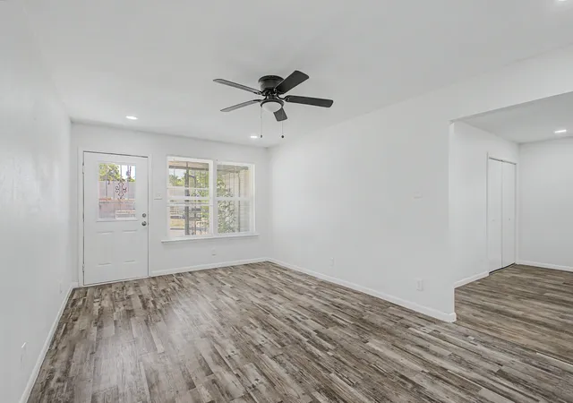 Photo 3 of Single family home for sale at 1209 Grinnell St, Dallas, TX 75216 | MLS# 21369256 | Listing updated on 2026-09-13