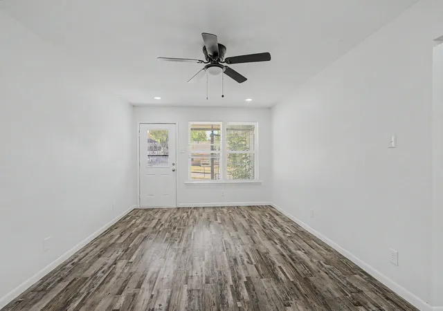 Photo 4 of Single family home for sale at 1209 Grinnell St, Dallas, TX 75216 | MLS# 21369256 | Listing updated on 2026-09-13