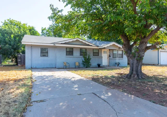 Photo 3 of Sale Pending at 501 N Crockett St, Abilene, TX 79603 | MLS# 21368692 | Listing updated on 2026-09-10