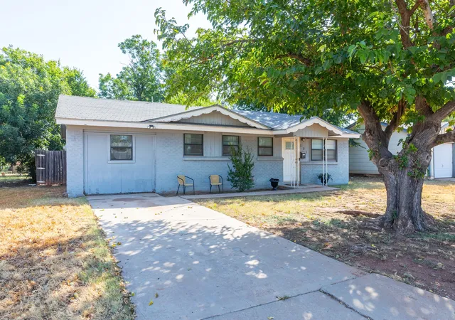 Photo 3 of Sale Pending at 501 N Crockett St, Abilene, TX 79603 | MLS# 21368692 | Listing updated on 2026-09-10