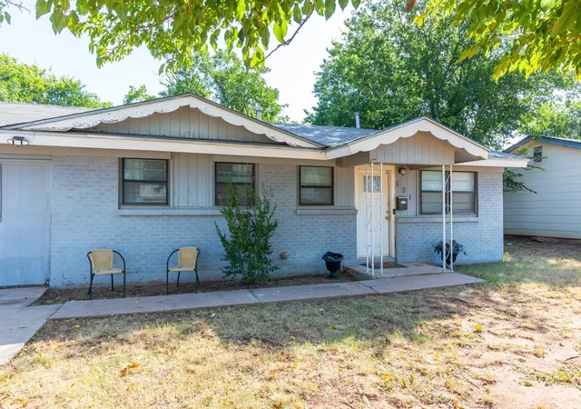 Photo 4 of Sale Pending at 501 N Crockett St, Abilene, TX 79603 | MLS# 21368692 | Listing updated on 2026-09-10