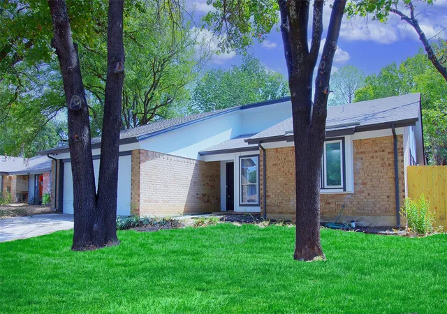 Photo 2 of Single family home for sale at 5109 Parliament Dr, Arlington, TX 76017 | MLS# 21367921 | Listing updated on 2026-09-09