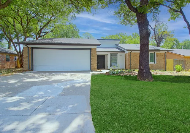 Photo 3 of Single family home for sale at 5109 Parliament Dr, Arlington, TX 76017 | MLS# 21367921 | Listing updated on 2026-09-09