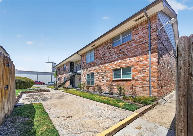 Photo 2 of Condo for sale at 8071 Meadow Rd #219, Dallas, TX 75231 | MLS# 21369227 | Listing updated on 2026-09-14