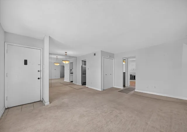 Listing Photo 4 - Condo for sale in building located at 8071 Mdw Rd, Dallas, TX 75231 - Unit #219