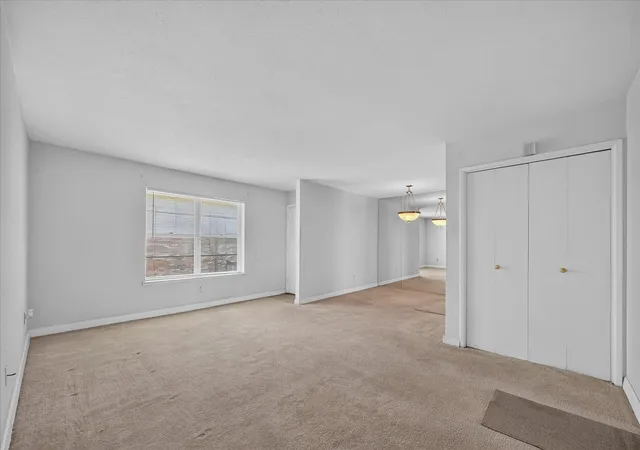 Listing Photo 5 - Condo for sale in building located at 8071 Mdw Rd, Dallas, TX 75231 - Unit #219