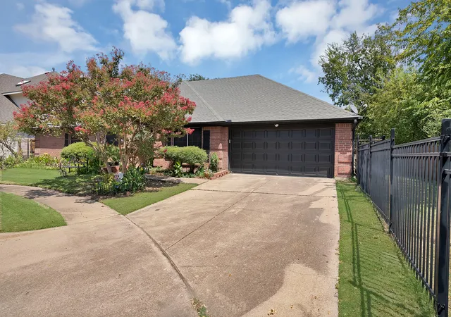 Photo 3 of Single family home for sale at 2716 Rochelle Pt, Irving, TX 75062 | MLS# 21364331 | Listing updated on 2026-10-03
