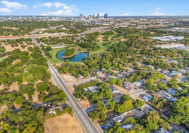 Photo 3 of Sale Pending at 2501 E Vickery Blvd, Fort Worth, TX 76105 | MLS# 21369327 | Listing updated on 2026-09-13