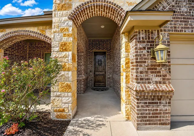 Photo 2 of Sale Pending at 173 Whitetail Dr, Willow Park, TX 76008 | MLS# 21357682 | Listing updated on 2026-09-08
