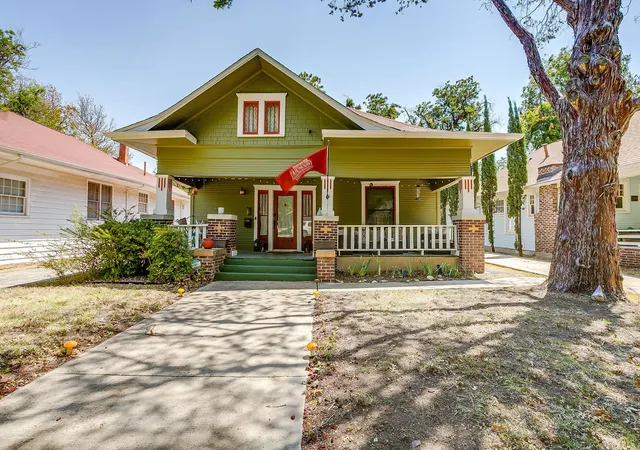Photo 4 of Single family home for sale at 2009 Fairmount Ave, Fort Worth, TX 76110 | MLS# 21368158 | Listing updated on 2026-09-10