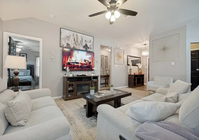 Photo 3 of Sale Pending at 3031 Appaloosa Dr, Dallas, TX 75237 | MLS# 21365126 | Listing updated on 2026-09-17