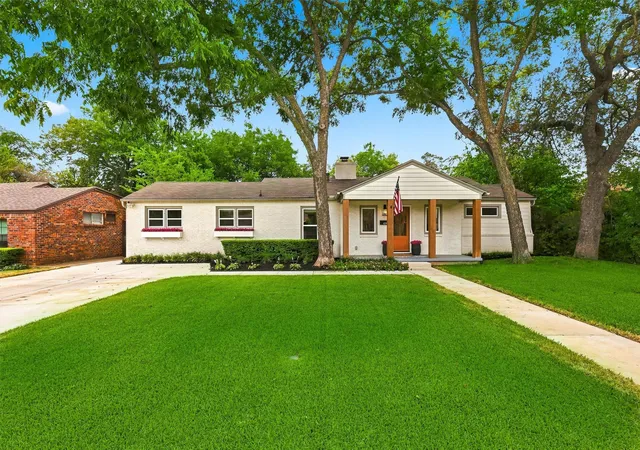Photo 3 of Single family home for sale at 6387 Greenway Rd, Fort Worth, TX 76116 | MLS# 21369417 | Listing updated on 2026-09-14