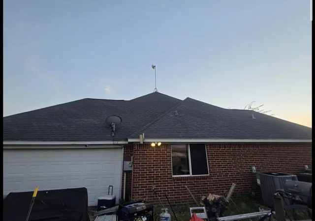 Photo 3 of Sale Pending at 2727 W Ridgeview Cir, Kaufman, TX 75142 | MLS# 21369518 | Listing updated on 2026-10-02