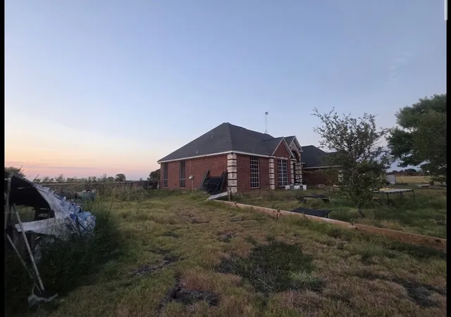 Photo 4 of Sale Pending at 2727 W Ridgeview Cir, Kaufman, TX 75142 | MLS# 21369518 | Listing updated on 2026-10-02