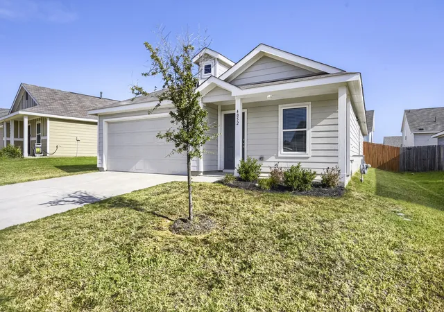 Photo 2 of Sale Pending at 4052 Dublin Ridge Dr, Fort Worth, TX 76036 | MLS# 21364459 | Listing updated on 2026-09-09