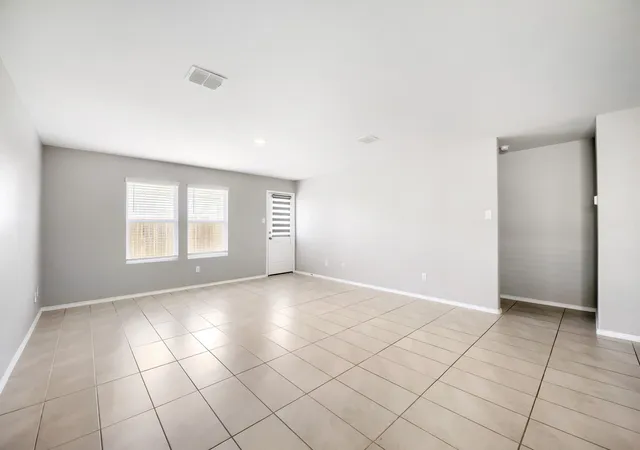 Photo 4 of Sale Pending at 4052 Dublin Ridge Dr, Fort Worth, TX 76036 | MLS# 21364459 | Listing updated on 2026-09-09