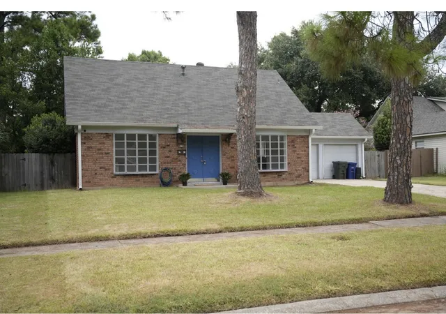 Photo 1 of Single family home for sale at 6138 Lovers Ln, Shreveport, LA 71105 | MLS# 21369532 | Listing updated on 2026-09-13