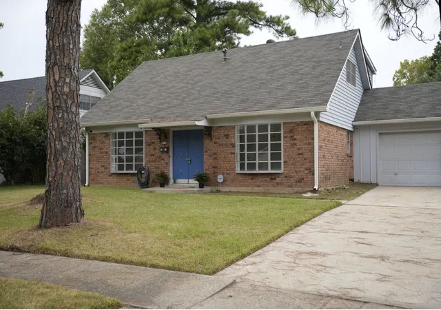 Photo 2 of Single family home for sale at 6138 Lovers Ln, Shreveport, LA 71105 | MLS# 21369532 | Listing updated on 2026-09-13