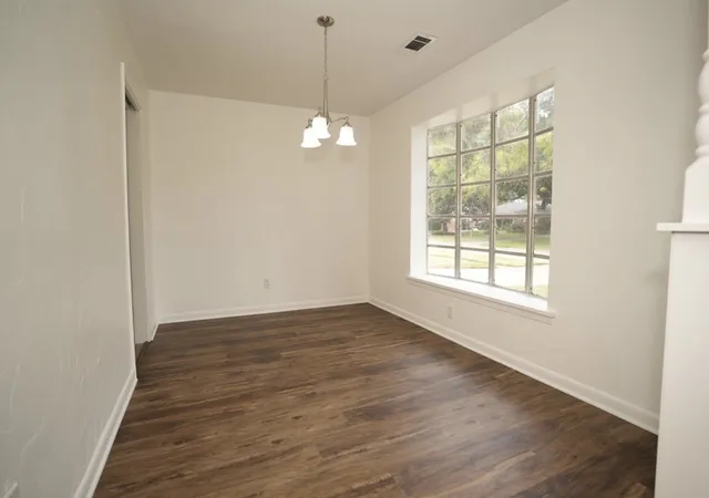 Photo 3 of Single family home for sale at 6138 Lovers Ln, Shreveport, LA 71105 | MLS# 21369532 | Listing updated on 2026-09-13