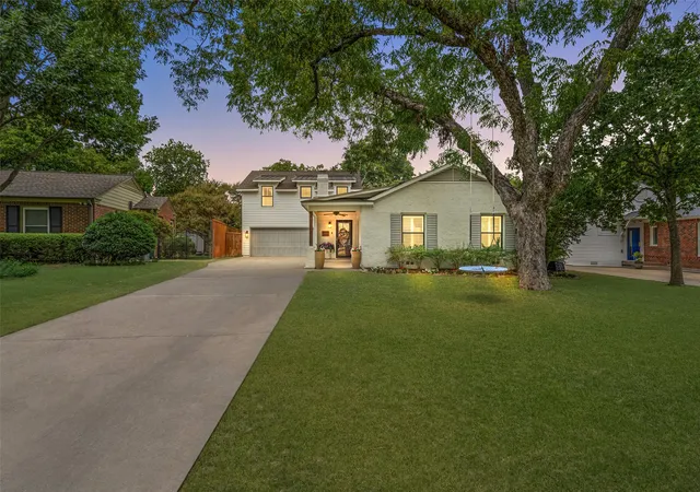 Photo 2 of Sale Pending at 6324 Darwood Ave, Fort Worth, TX 76116 | MLS# 21369253 | Listing updated on 2026-09-08