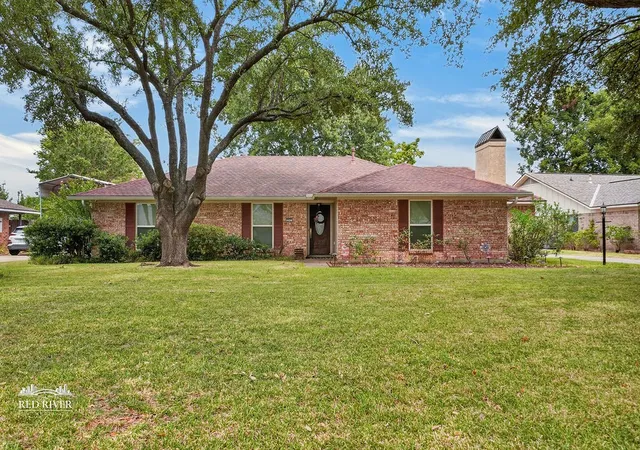 Photo 3 of Single family home for sale at 217 Lancashire Dr, Bossier City, LA 71111 | MLS# 21362476 | Listing updated on 2026-09-09