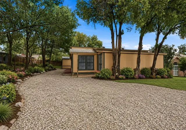 Photo 1 of Sale Pending at 7513 Foster Dr, Lake Worth, TX 76135 | MLS# 21365394 | Listing updated on 2026-09-15