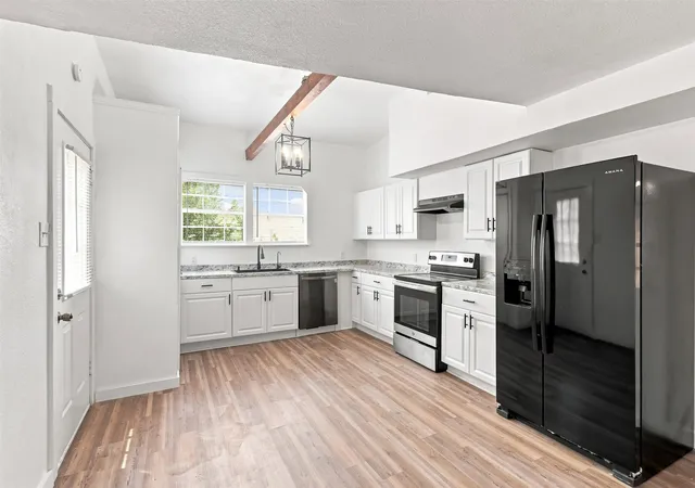 Photo 3 of Sale Pending at 7513 Foster Dr, Lake Worth, TX 76135 | MLS# 21365394 | Listing updated on 2026-09-15