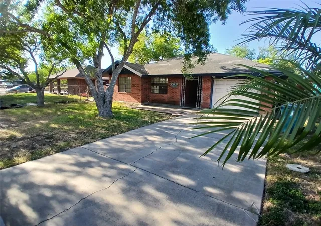 Photo 1 of Single family home for sale at 310 W 10th St, Los Fresnos, TX 78566 | MLS# 21369619 | Listing updated on 2026-09-11