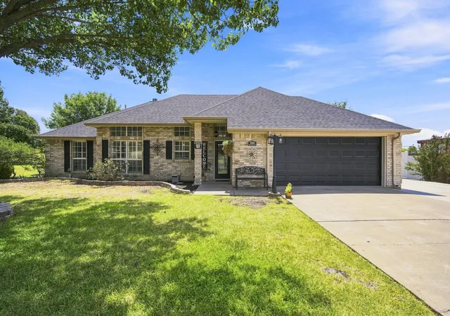 Photo 1 of Sale Pending at 204 Cloverdale St, Hillsboro, TX 76645 | MLS# 21368835 | Listing updated on 2026-09-08